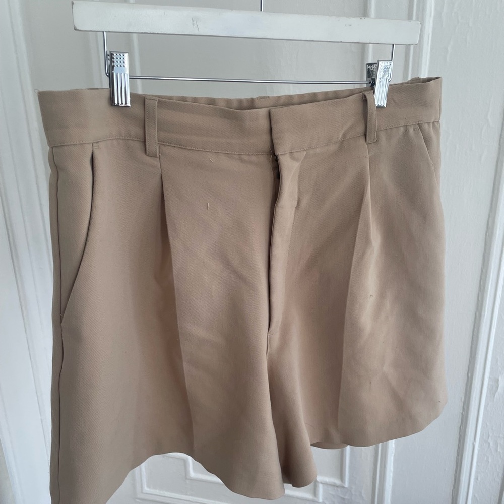 Abercrombie & Fitch tailored shorts in light brown